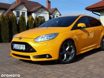 Ford Focus 2.0 EcoBoost ST mit Leder-Sport-Paket