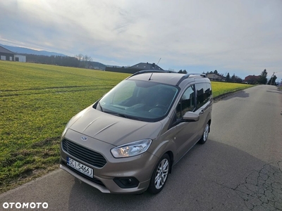 Ford Tourneo Courier 1.0 EcoBoost Titanium