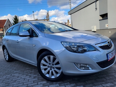 Opel Astra J Sports Tourer 1.7 CDTI ECOTEC 130KM 2012