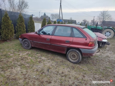 Opel astra pali jeździ posiada gaz