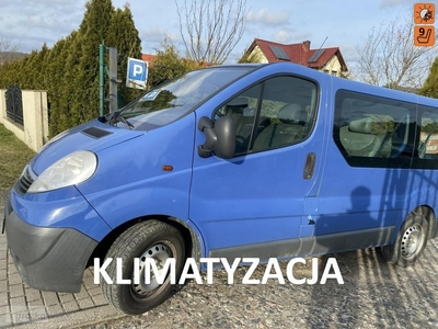 Opel Vivaro I 9 osobowy, hak, nowy rozrząd, klimatyzacja, 2 klucze, z Niemiec