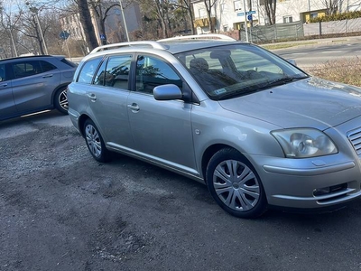 Sprzedam Toyotę Avensis