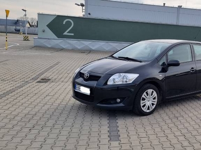 Toyota Auris benzyna + gaz 1.6 czujniki cofania klimatyzacja