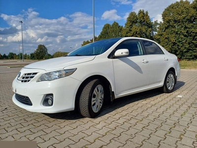 Toyota Corolla X Sedan Facelifting 1.6 Valvematic 132KM 2013
