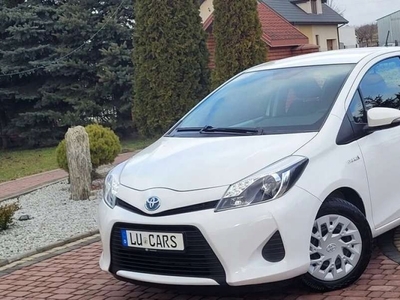 Toyota Yaris III Hatchback 5d Hybrid 100 74KM 2012