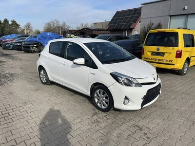 Toyota Yaris III Hatchback 5d Hybrid 100 74KM 2013