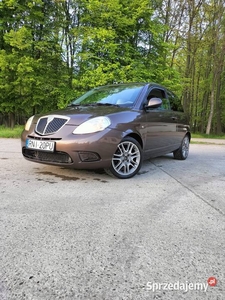 Lancia ypsilon versus 1.4 16v 95KM 2010r