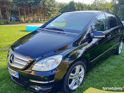 Mercedes-benz b 200 dla osoby niepełnosprawnej.