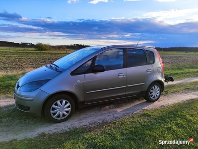 Mitsubishi Colt z bagażnikiem Thule