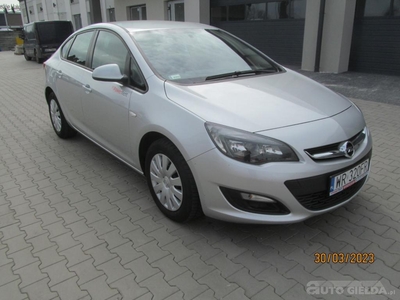 OPEL ASTRA sedan (limuzyna)