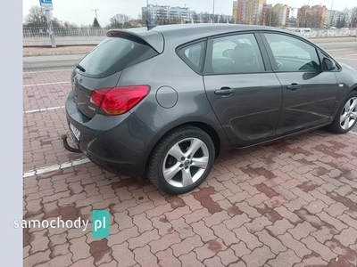 Opel Astra J