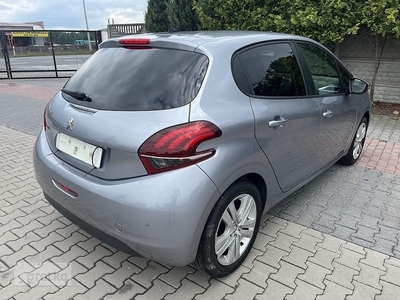 Peugeot 208 II Signature