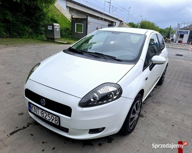 Fiat grande punto 1,4 2008 biały samochód do miasta