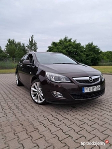 Opel Astra J Sport Tourer 2011r 2.0 cdti 165km