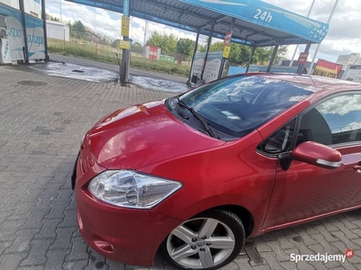 Sprzedam Toyotę Auris