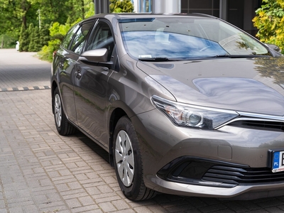 Toyota Auris II 2017 rok, silnik 1,6 kombi benzyna 131000km