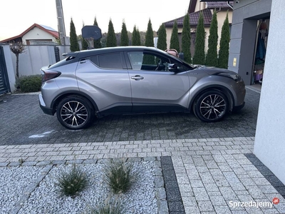 Toyota C-HR hybryda salon Polska