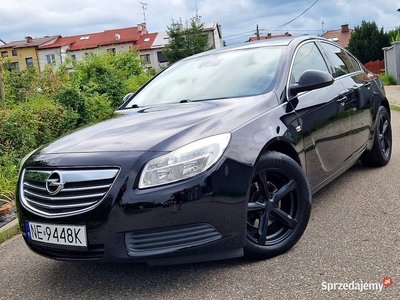 Insignia Sedan_1.8Benz_Alu17_Jasne Skory_Navi_Serwis_Zarejestrowany