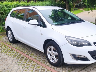 Opel Astra J Sports Tourer, rok 2013, Diesel, 130 KM