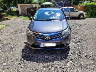 Sprzedam Avensis T 27 2012 r