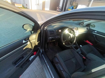 Sprzedam vw golf 5 1.9 tdi 105 km