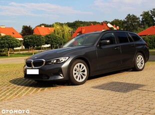 BMW Seria 3 318d Advantage