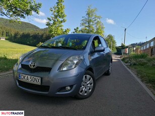 Toyota Yaris 1.3 benzyna 100 KM 2011r.