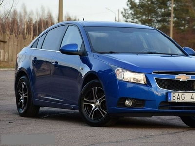 Chevrolet Cruze bez wersji skórzana tapicerka nawigacja szyberdach tempomat PDC opłacony