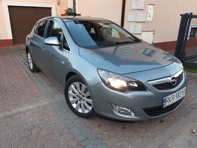 Opel Astra J 1.7CDTI 110KM COSMO alufelgi 17 pół skórzana tapicerka zarejestrowan