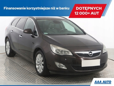 Opel Astra J Sports Tourer 2.0 CDTI ECOTEC 165KM 2012