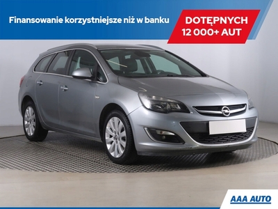 Opel Astra J Sports Tourer Facelifting 2.0 CDTI ECOTEC 165KM 2013