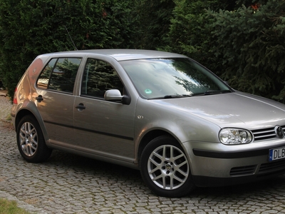 Volkswagen Golf IV Hatchback 1.6 16V 105KM 2001