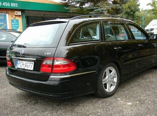 Mercedes E 220 MERC-E-220 Dobry stan techniczny