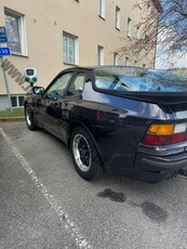 Porsche 944