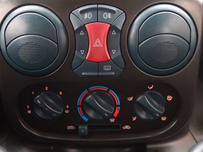 Fiat Doblo 2003 1.9 JTD klimatyzacja manualna