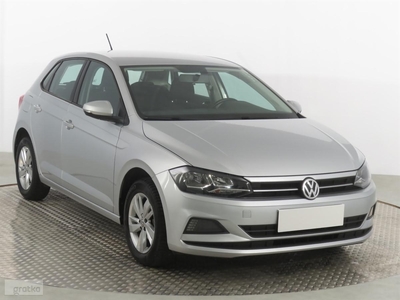 Volkswagen Polo VI , Klima, Parktronic, Podgrzewane siedzienia