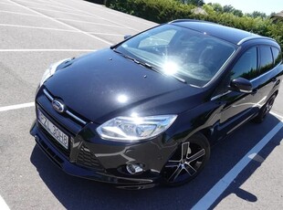 Ford Focus III Ford Focus 1.6 TDCi Titanium ECOnetic Sam parkuje Ambiente ST-line