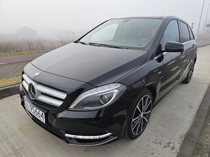 Mercedes-Benz Klasa B W246 B180 1,6 122 KM Navi Bi-Xenon Skóra Panorama