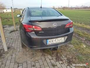 Opel Astra 1,6 sedan 2016 117 tys. km