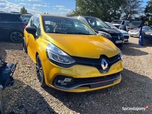 RENAULT Clio IV RS TROPHY 1.6i 16v 220 EK080