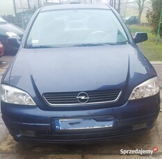 Samochod opel astra