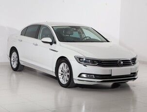 Volkswagen Passat B8 , Automat, Skóra, Navi, Klimatronic, Tempomat, Parktronic,