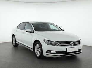 Volkswagen Passat B8 , Salon Polska, VAT 23%, Klimatronic, Tempomat, Parktronic