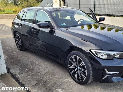 BMW Seria 3 320d xDrive Luxury Line