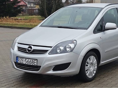 Opel Zafira 1.8 benzyna 2013 rok 7 osobowy Klima