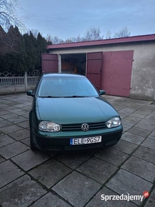 Volkswagen Golf 1.6 sr 101km klima