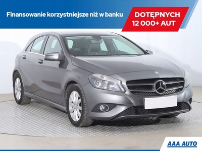 Mercedes Klasa A W176 Hatchback 5d 1.6 180 BlueEFFICIENCY 122KM 2013