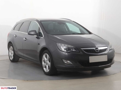 Opel Astra 1.4 138 KM 2010r. (Piaseczno)