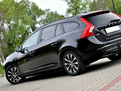 Volvo V60 FULL_OPCJA_2.0_D2_120Km_Lift_Ledy_Skóra_3xKamera_Navi_City_