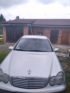 Mercedes Klasa C W203 Sedan W203 2.1 (C 220 CDI) 143KM 2002
